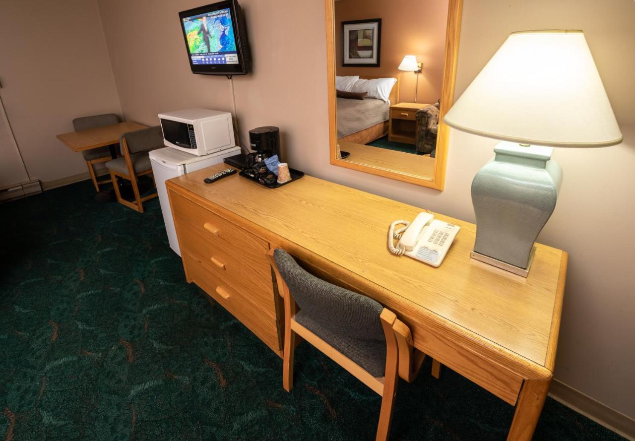 Keystone Motor Inn Brandon Bagian luar foto